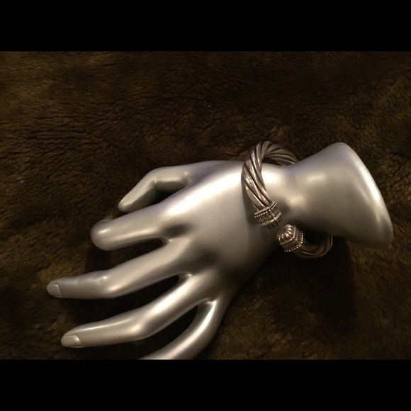 Women’s Vintage Sterling Silver Hinged Bracelet - Picture 2 of 8